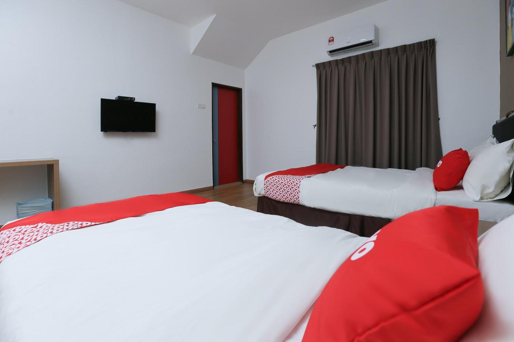 Oyo 89915 East Mount Hotel Kukup Exteriér fotografie