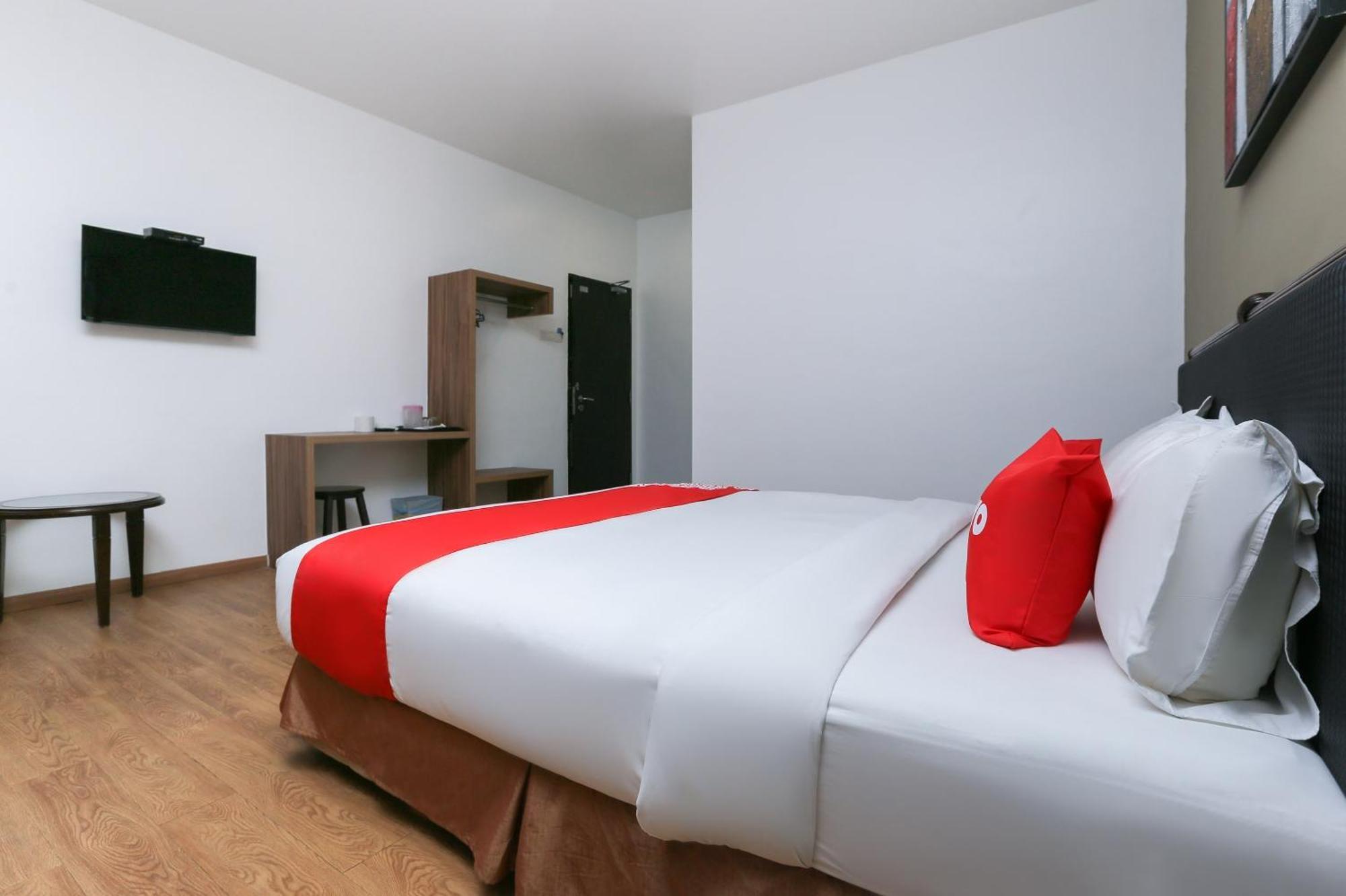 Oyo 89915 East Mount Hotel Kukup Exteriér fotografie