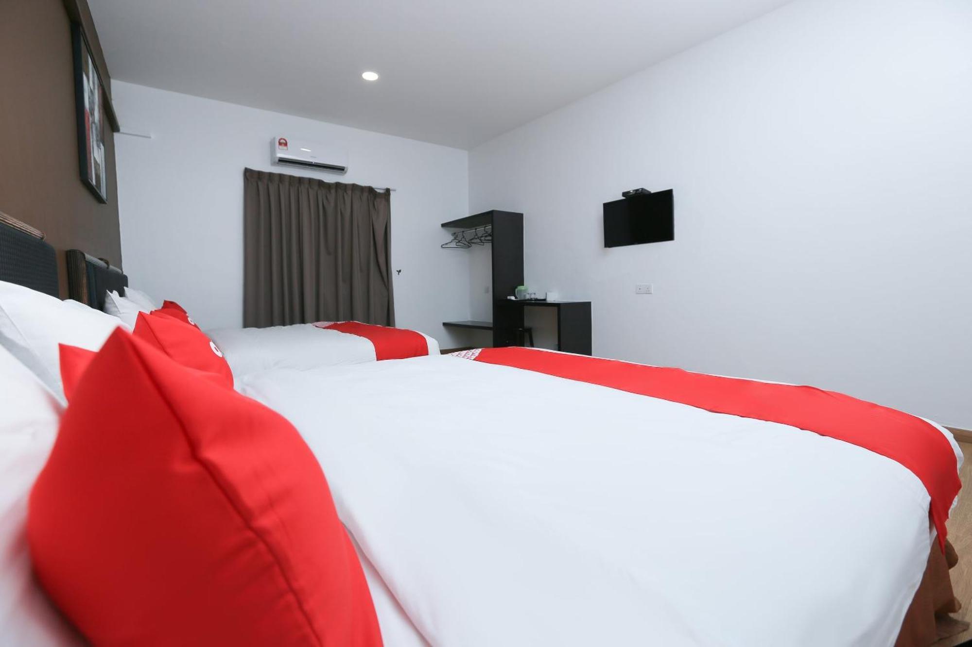 Oyo 89915 East Mount Hotel Kukup Exteriér fotografie