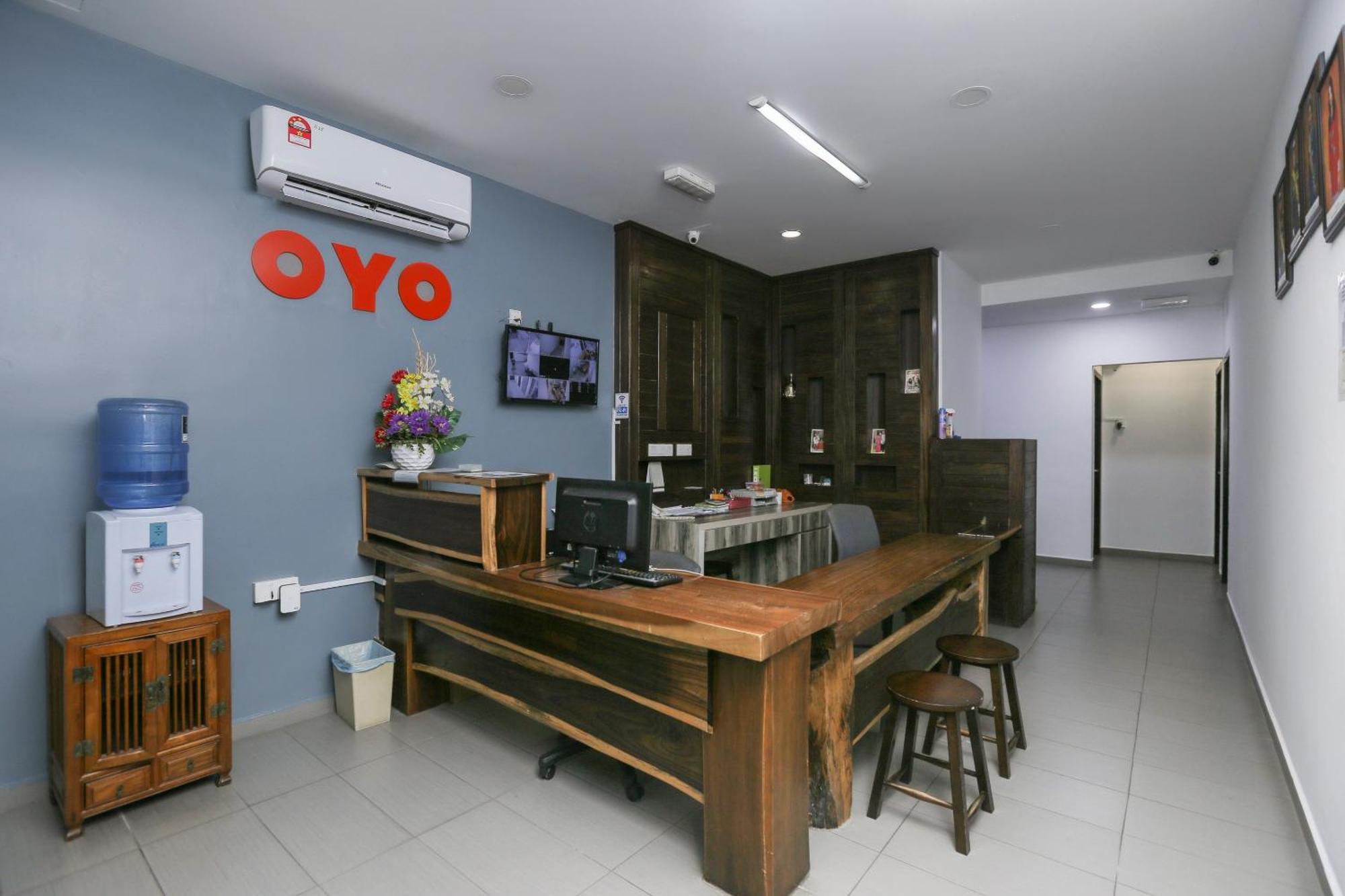 Oyo 89915 East Mount Hotel Kukup Exteriér fotografie
